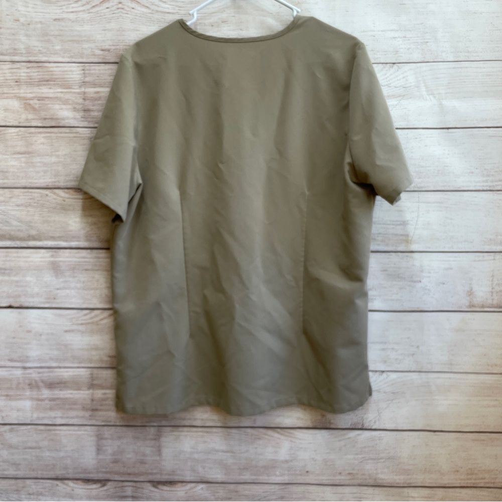 FIGS CATARINA SCRUB TOP IN KHAKI - Picture 5 of 6